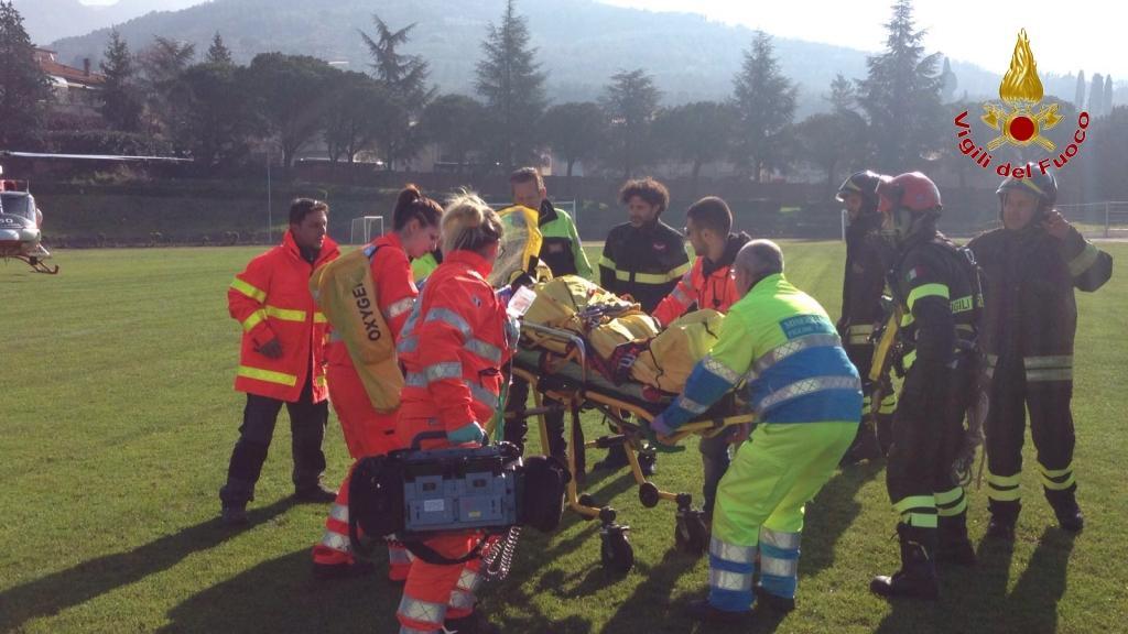 I soccorsi alla nonna e alla nipotina cadute in un canalone vicino a Reggello
