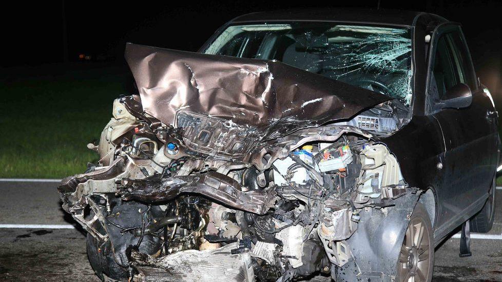 Pauroso incidente fra due auto: tre giovani feriti