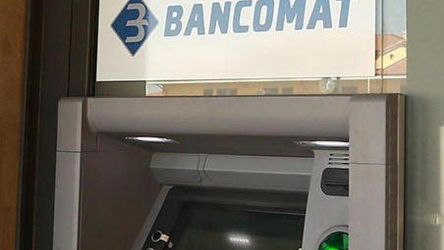Derubata dal convivente che usava il suo bancomat