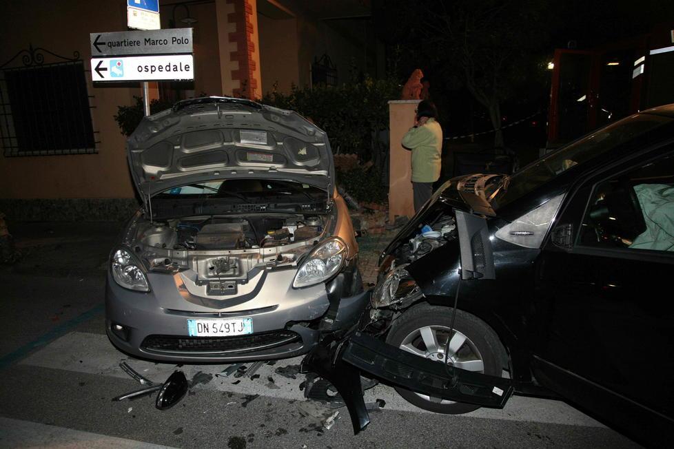 Schianto fra due auto guidate da amici 