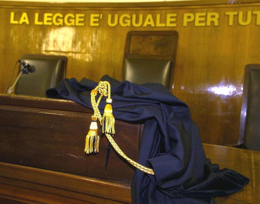 Case per la polizia i testi accusano la Step