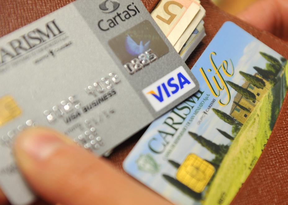 Boom di bancomat clonati L’allarme delle banche 