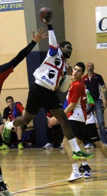 Schiantato il Massa, Verdeazzurro Sassari vicina alla salvezza 