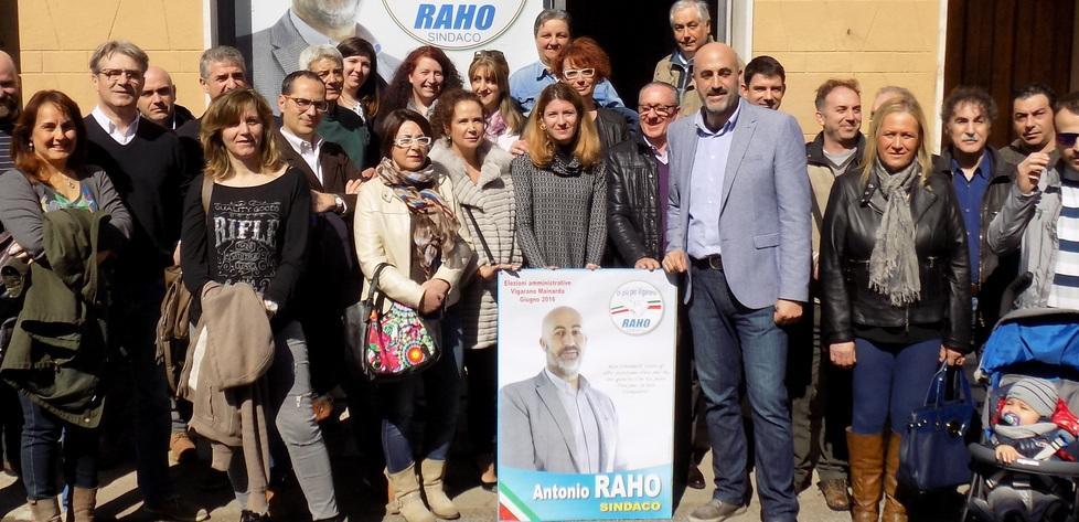 Inaugurata ieri la sede elettorale: al lavoro