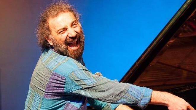 Bollani si trasforma in attore per il pubblico di Cento