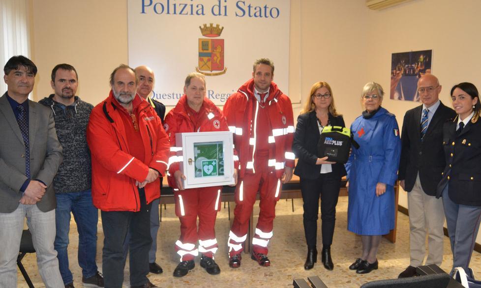 Donato un defibrillatore alla Polizia