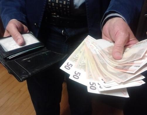 San Polo, trova e restituisce un portafoglio con 900 euro 