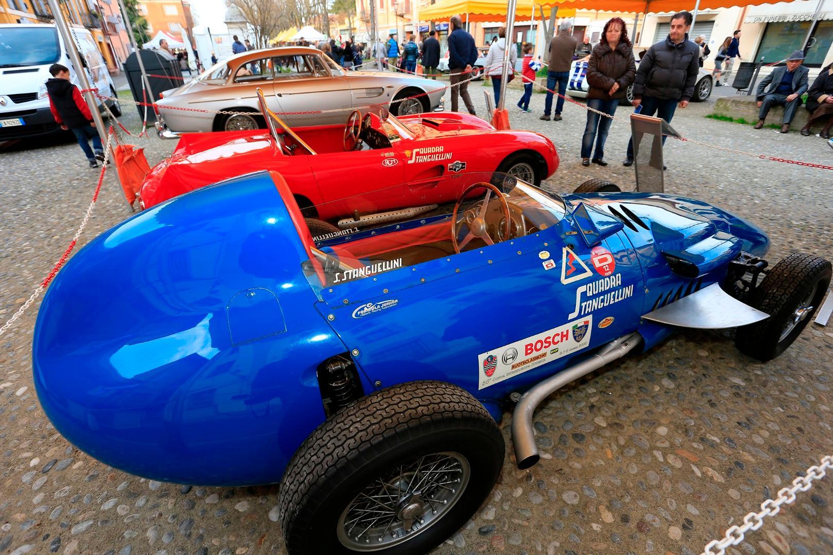 Auto d'epoca da corsa in mostra a " Motori e Sapori"
