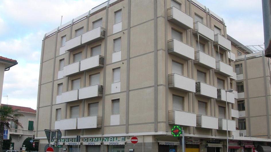 I fondi dell'ex farmacia comunale a Marina di Cecina (foto Falorni/Silvi)