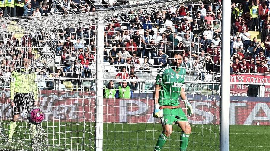Buffon record amaro, la Juve lo consola