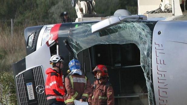 Tragedia sul bus in Spagna, parla il padre di una studentessa cagliaritana: «Mia figlia ha visto lo schianto»