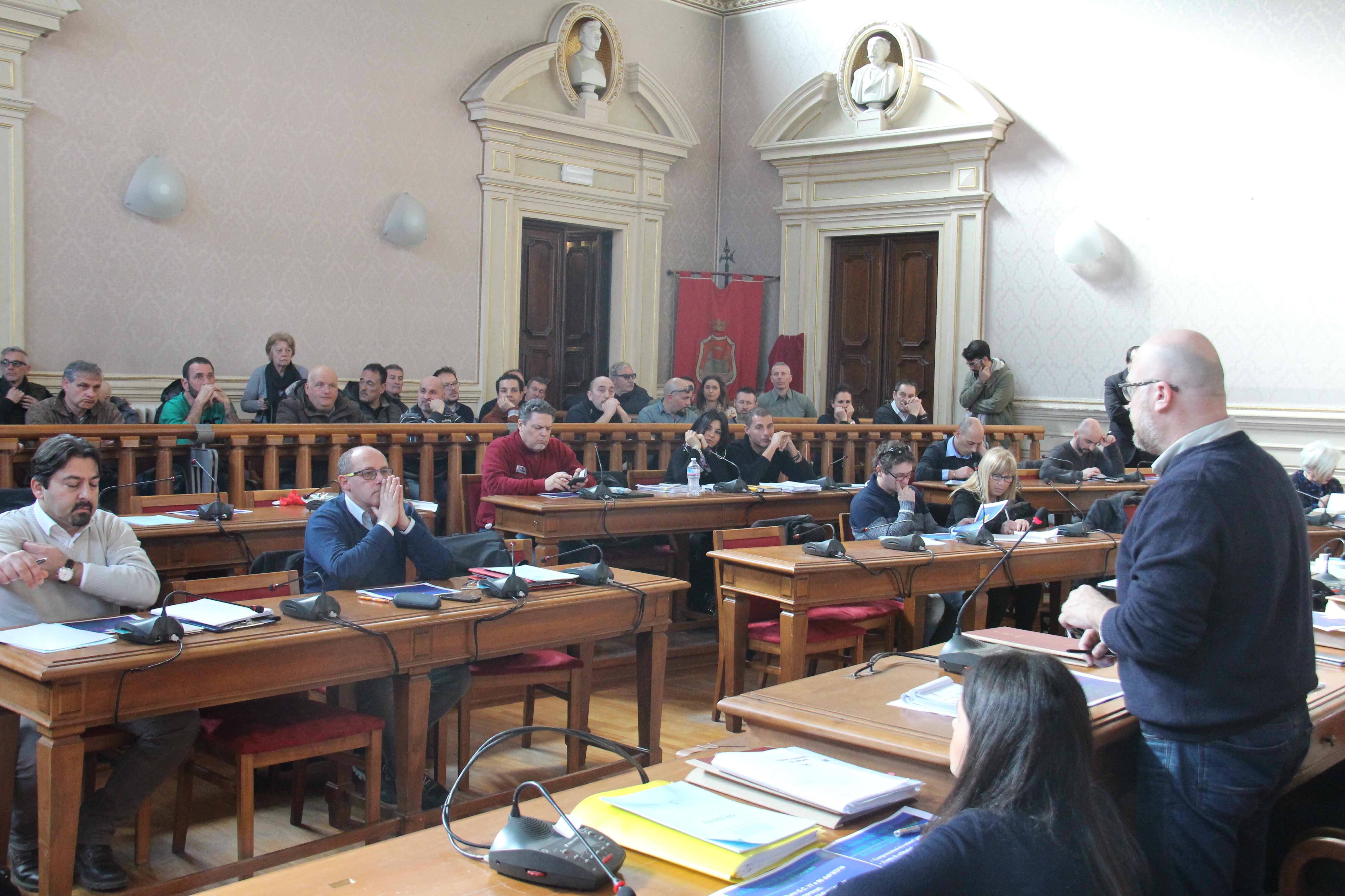 Una seduta del consiglio comunale (foto di archivio)