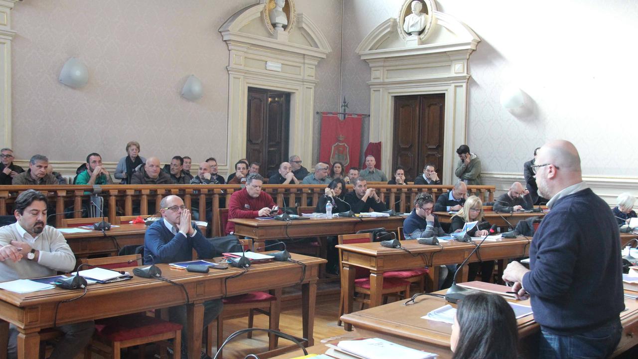 Una seduta del consiglio comunale (foto di archivio)