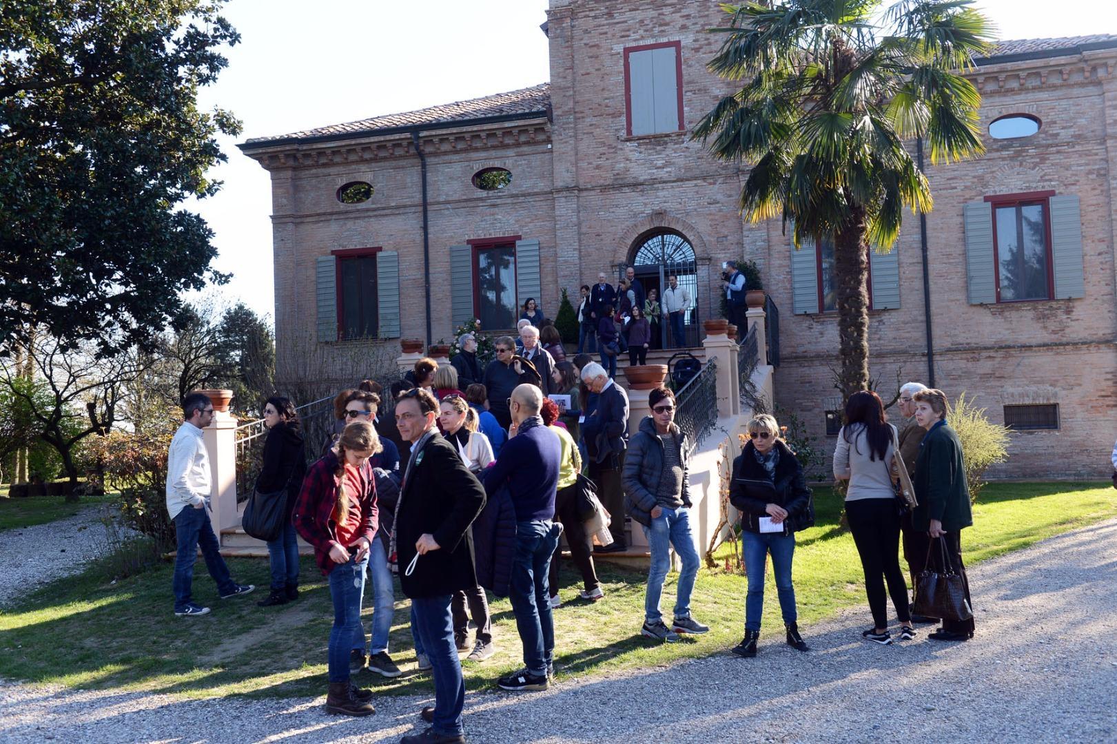 Pubblico in visita a villa Raisi durante le Giornate del Fai