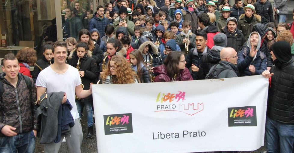 Centinaia di giovani in strada per dire no alla mafia