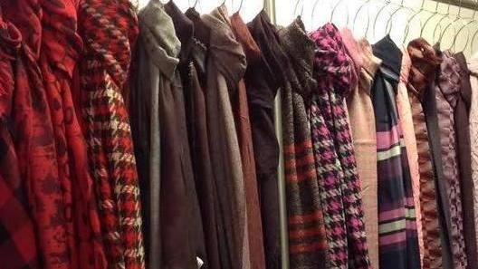 Tornano in centro i foulard (estivi) del lanificio Bisentino