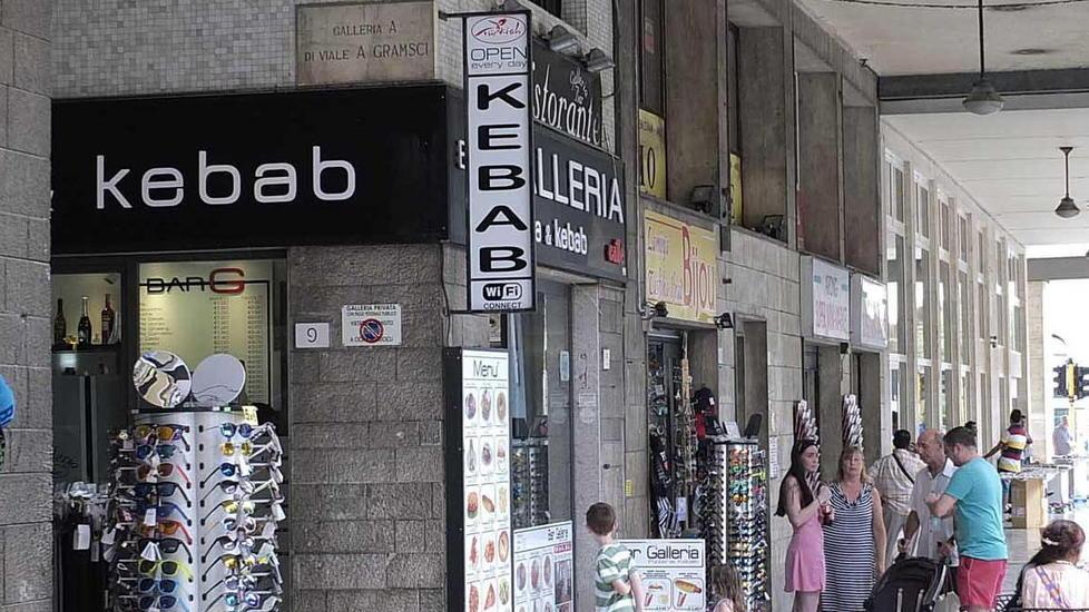 «Niente nuovi kebab e fast food in città»