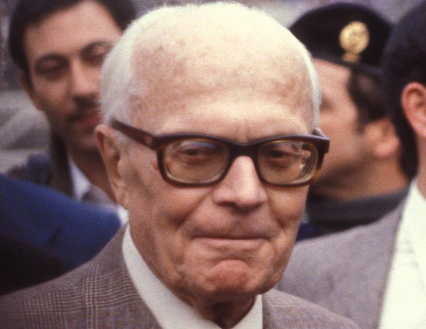 Pertini fra le nuvole, il presidente raccontato a fumetti 