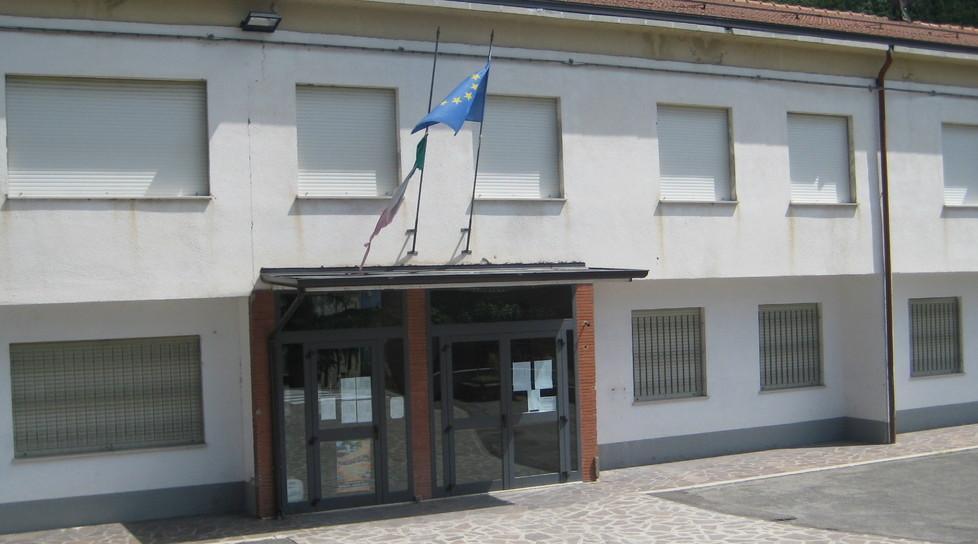Niente benedizioni a scuola Forni: «Facciamole fuori»