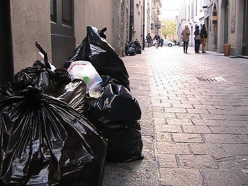 Il pentito di Aemilia: mezzo milione di euro nascosti in un sacco dei rifiuti