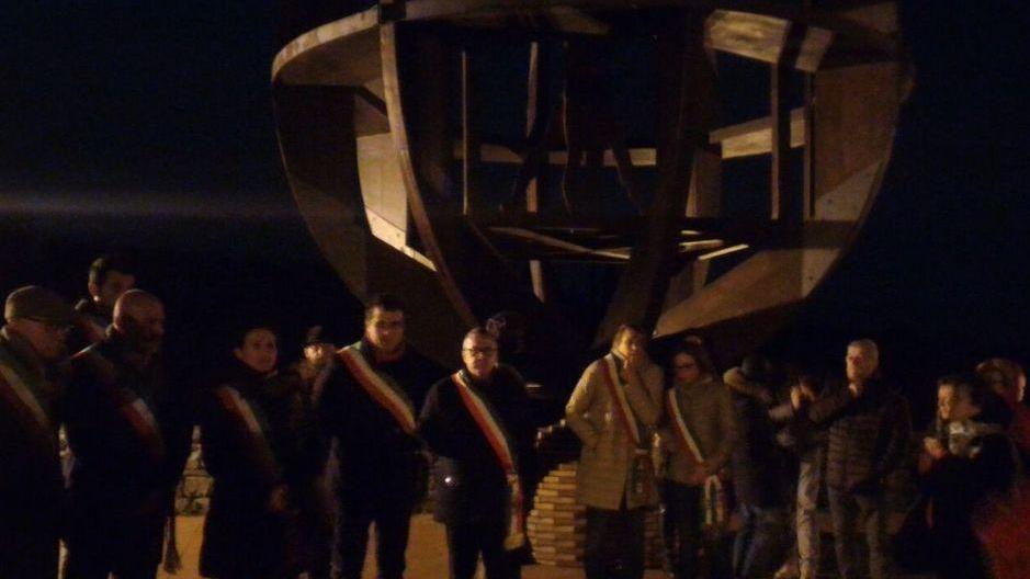 I sindaci sotto l’Uomo Vitruviano contro l’oscurantismo