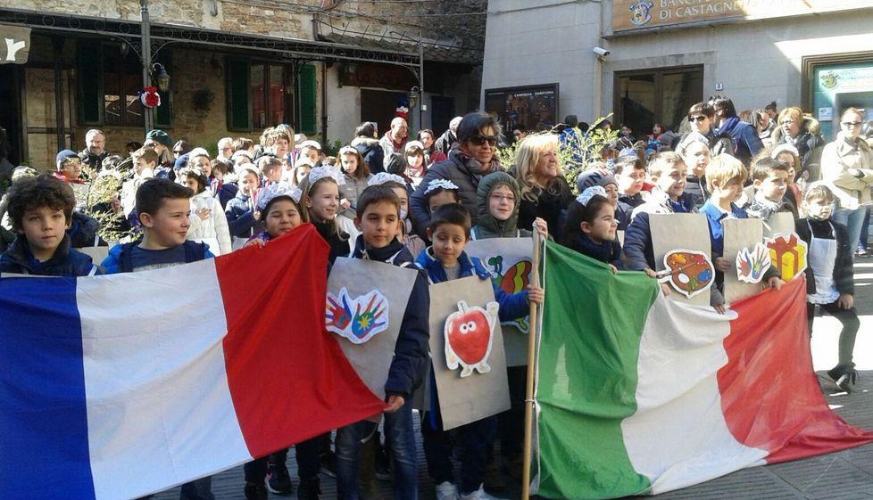 Festa Italia-Francia Bambini in piazza con canti e danze 