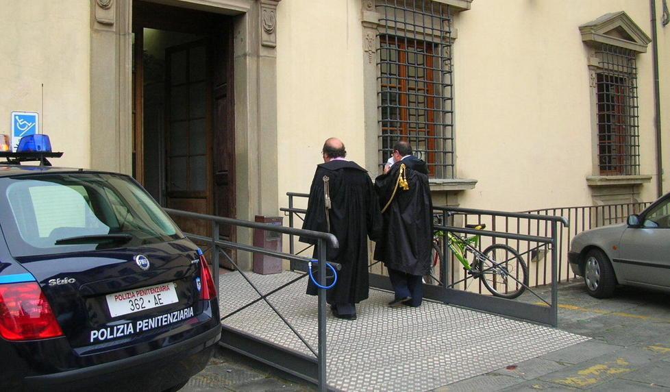 Condanna ridotta a un medico 