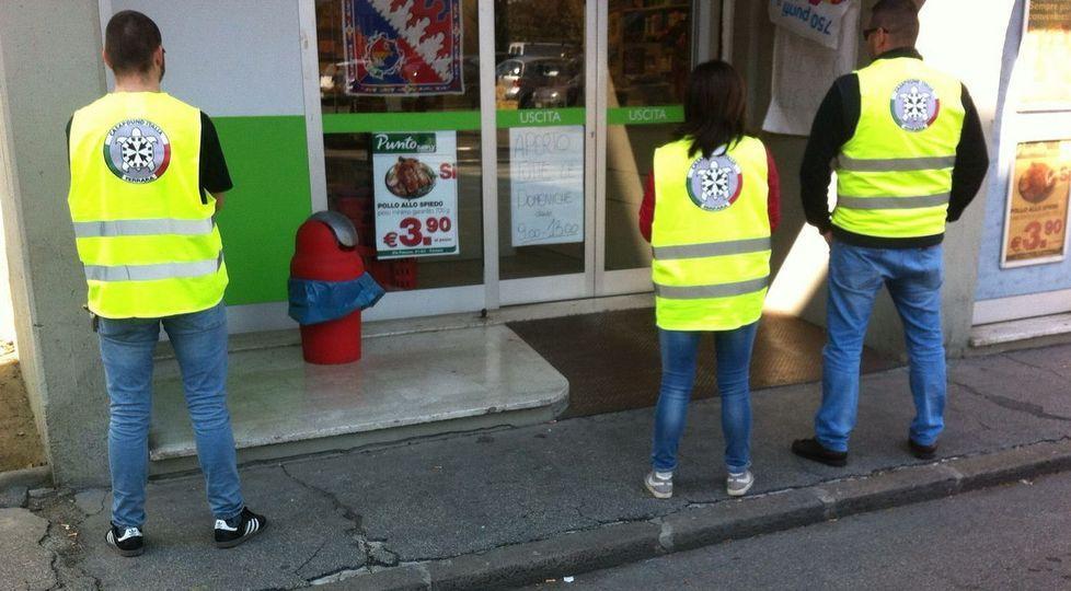 CasaPound e il mendicante umiliato: c’è anche l’odio razziale? 