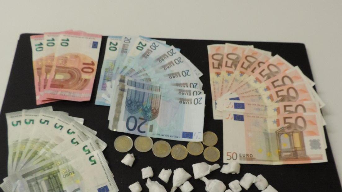 Un sequestro di denaro e cocaina (archivio)