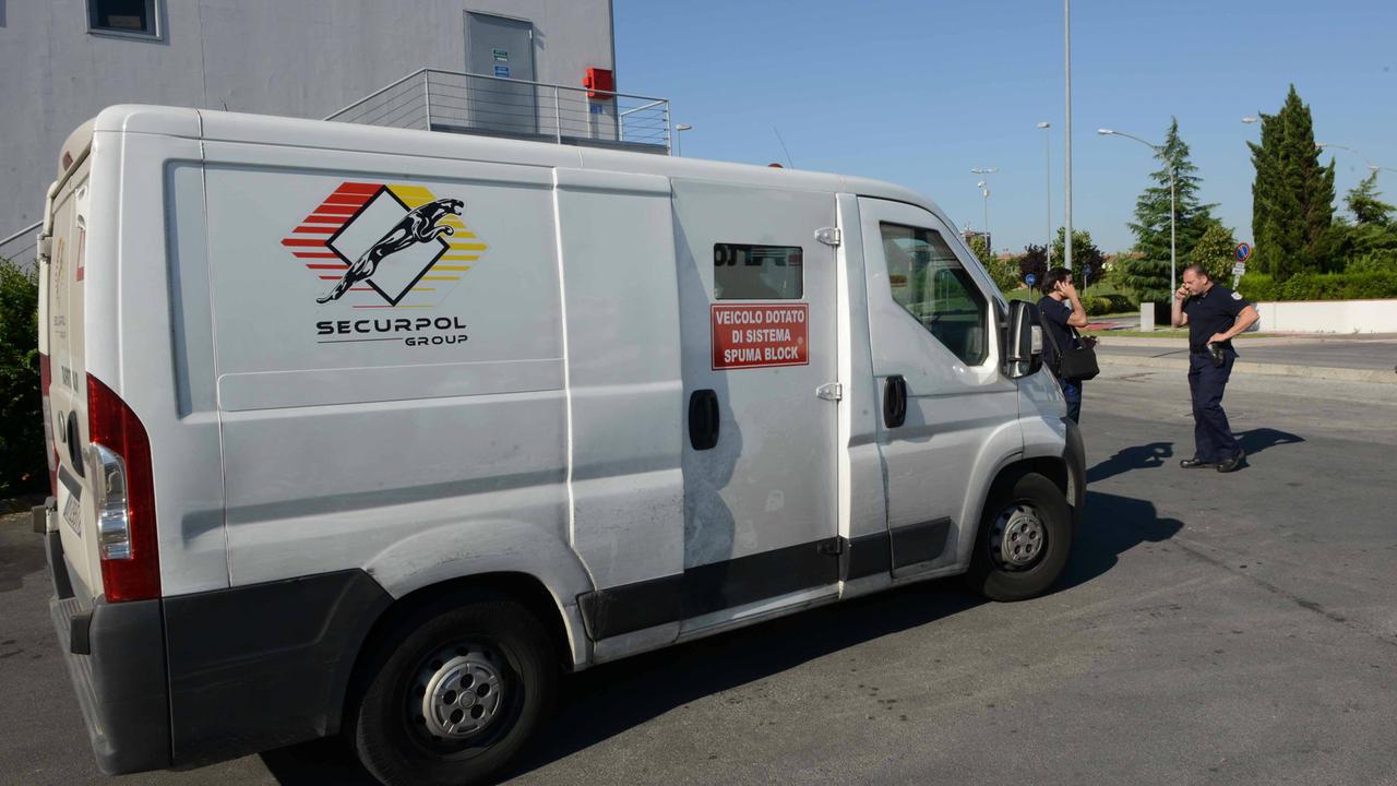 Un furgone della Securpol