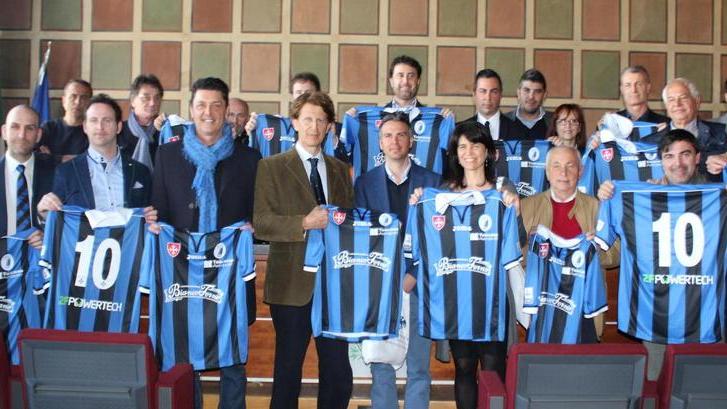 Cento maglie nerazzurre in beneficenza