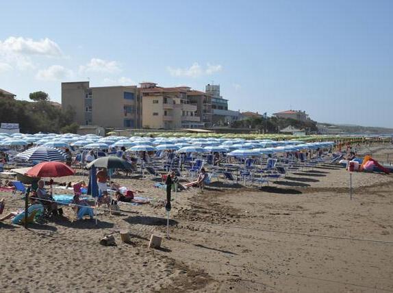I balneari sono pronti Bibbona e Castagneto con ristoranti esauriti 