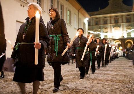 Sacro Tronco e bancarelle: si celebra il Giovedì Santo 