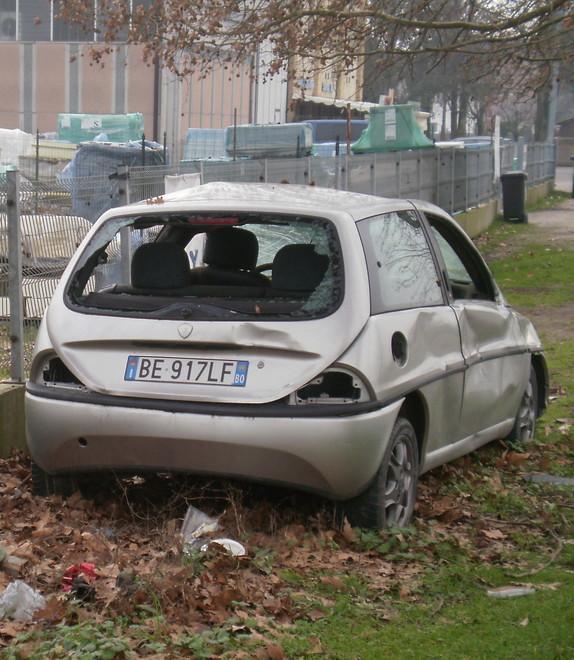Rimossa l’auto abbandonata sulla Bondeno-Casumaro