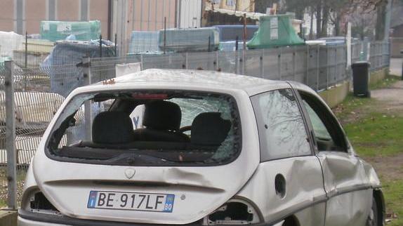 Rimossa l’auto abbandonata sulla Bondeno-Casumaro