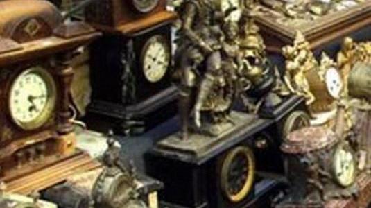 Antiquariato in centro a Modena: tre giorni di mercato tra arredi e oggetti rari
