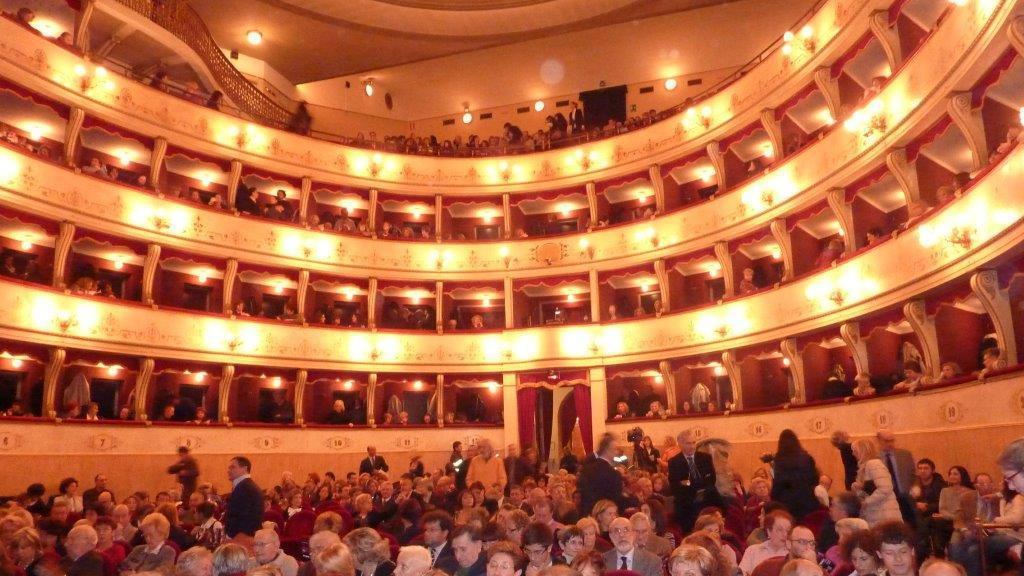 Giovani a teatro con lo sconto