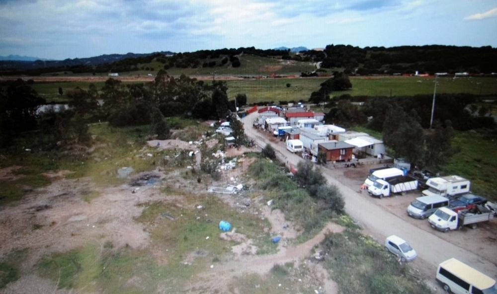 Una veduta dal drone del campo rom di Olbia