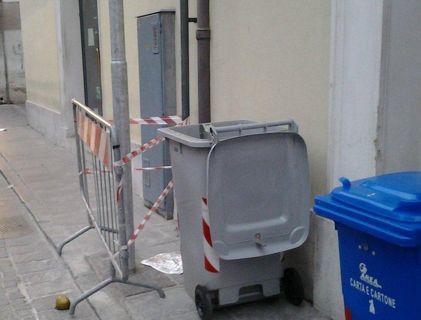 «I pali delle telecamere sul marciapiede» 