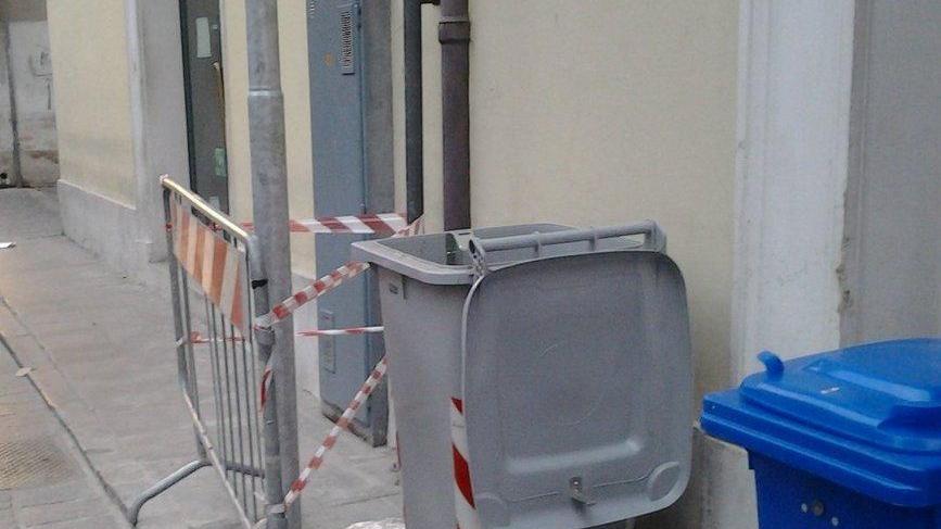 «I pali delle telecamere sul marciapiede»