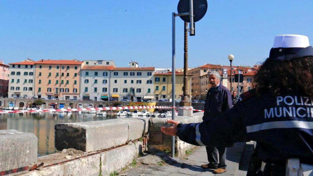 La spalletta nel punto in cui è caduto il blocco (Marzi/Pentafoto)