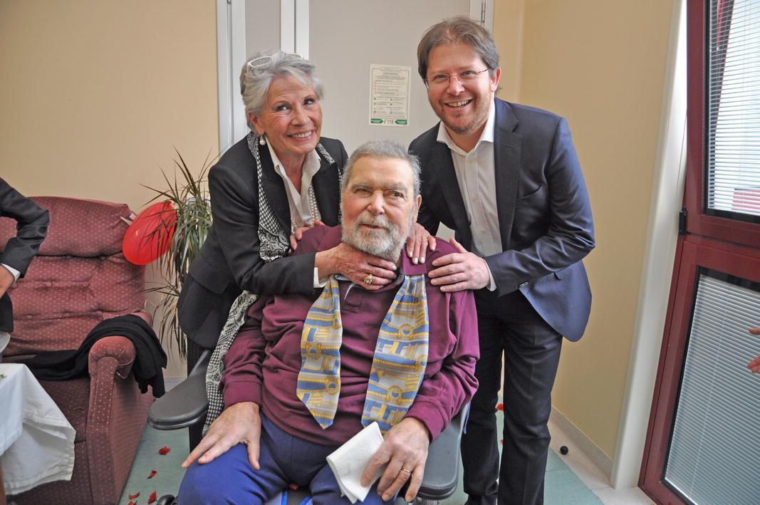 Danesin con la moglie e il sindaco Franchi dopo le nozze in ospedale