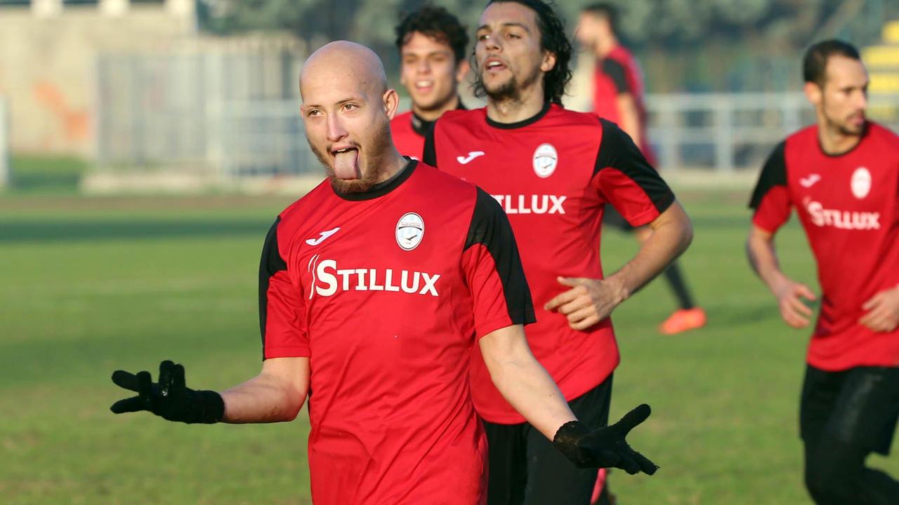 Santini mentre esulta per un suo gol (Foto Nucci)