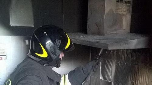 L'intervento dei vigili del fuoco in via Gramsci, a Montale (foto Vigili del fuoco)
