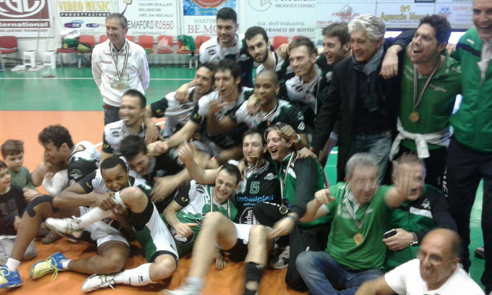 La festa dell'Imballplast Castelfranco dopo la vittoria della Coppa Italia di B2