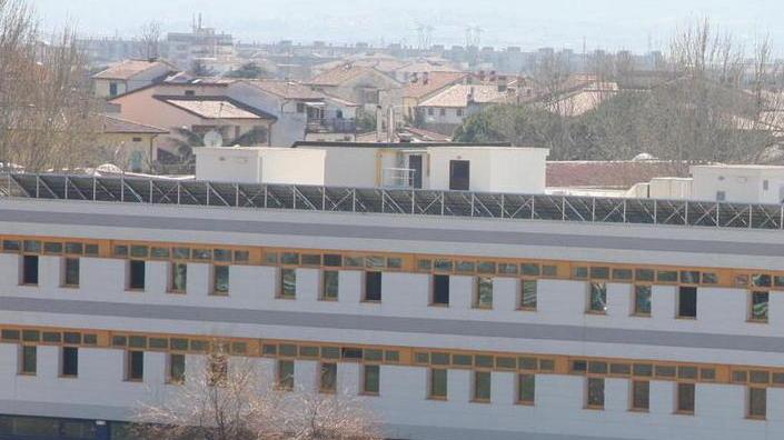 Mai “acceso” in 8 anni il parco fotovoltaico del tetto del Datini