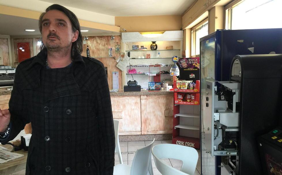 Rapinato nel suo bar da due banditi all’alba 