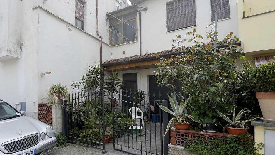 Anziana spinta a terra e rapinata dei gioielli