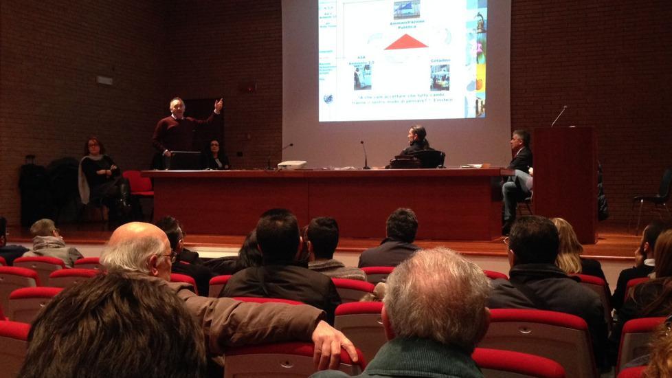 La città snobba la presentazione del servizio di nettezza urbana