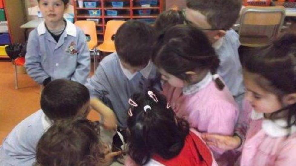 Bambini della Don Facibeni festeggiano con le loro uova